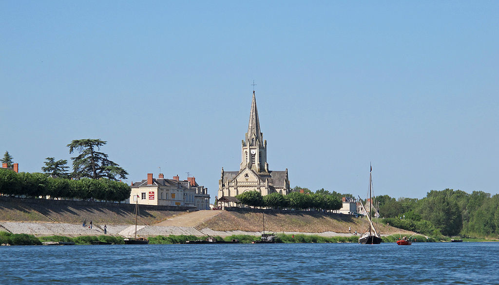 L'ancien port et l'église de Bréhémont